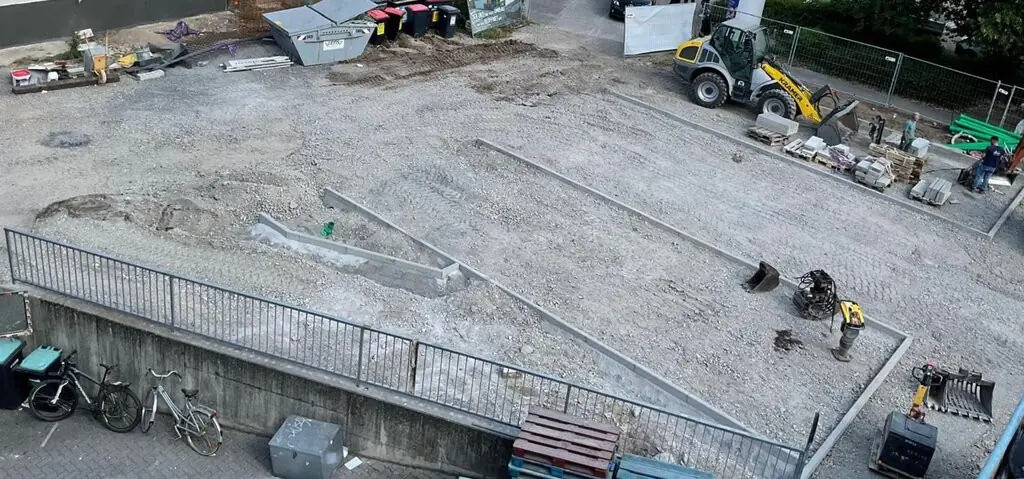 Pflasterbau auf dem Netto-Parkplatz in Karlsruhe — Blick auf die vorbereitete Fläche